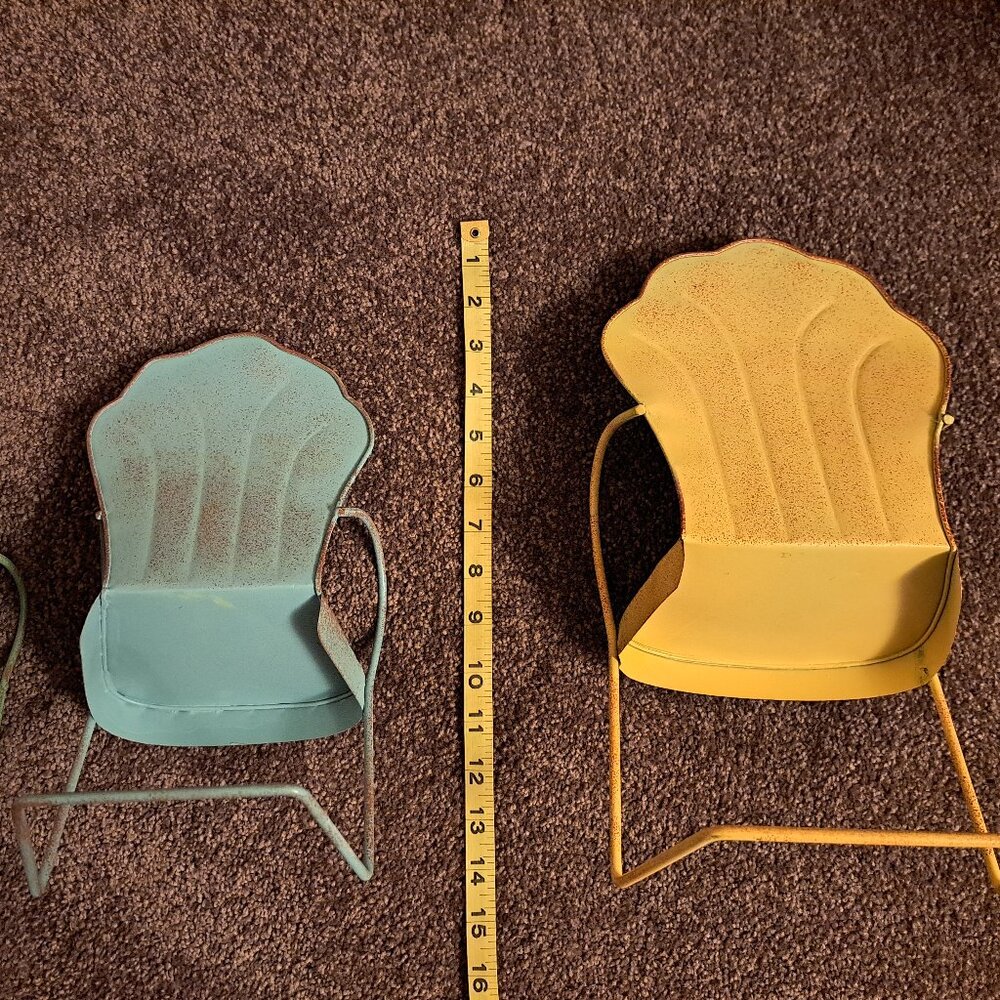 Vintage Miniature Rustic Metal Shell-back or Clamshell Doll Lawn Chairs,Set of 3 - Picture 3 of 8